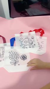 Túi Quà Không Dệt Tự Làm Vẽ Tranh Graffiti Dành Cho Trẻ Em Đồ Chơi Vẽ Tranh Thủ Công Kèm Bút Dạ Cho Bé Trai Và Bé Gái Quà Tặng Sinh Nhật