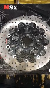 PIRINGAN DEPAN 300MM JUPITER VEGA FIZR FORCE1 ALFA NOUVO-DISK CAKRAM MODEL DAYTONA YAMAHA BEBEK JUPITER -JUPITER Z-JUPITER Z NEW-VEGA-VEGA R-VEGA R NEW-FIZR-FORCE1 PLUS BREKET UKURAN 300MM MODEL DAYTONA