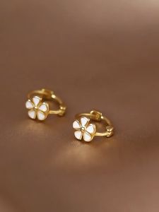 18k gold pawnable earrings Small daisy earrings for women vintage simple fashion jewelry