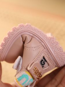 รองเท้าเด็กอายุ0-2ขวบรองเท้าผ้าฝ้ายบุขนกำมะหยี่หนาพิเศษกันหนาวสำหรับเด็กวัยหัดเดินแบบใหม่ฤดูใบไม้ร่วงและฤดูหนาว3 4ขวบรองเท้าบูทนิ่มสำหรับเด็กชายและเด็กหญิง