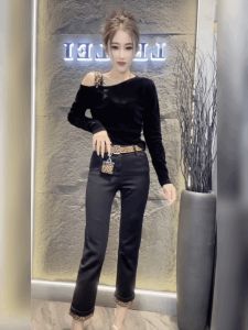 เสื้อยืดผ้ากำมะหยี่สีดำคอตั้งแขนยาวสำหรับผู้หญิง ทรงเข้ารูป สไตล์ฝรั่งเศส แฟชั่นฤดูร้อน ฤดูใบไม้ร่วง 2025