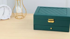 กล่องใส่เครื่องประดับ PUหนังคลาสสิก+ซับในผ้าฟลอคอิง 2ชั้น ลิ้นชัก1ชั้น มัลติฟังก์ชั่น จุขนาดใหญ่ มีตัวล็อก