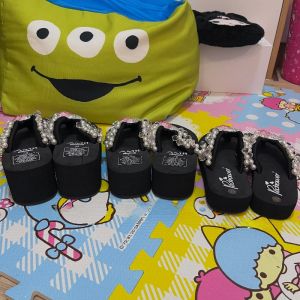 Y2K Hello Kitty รองเท้าแตะส้นหนาลายเพชร รองเท้าแตะชายหาดฤดูร้อน รองเท้าแตะแบบสวมส้นเตี้ย พื้นยาง EVA สวมใส่สบาย สำหรับผู้หญิง