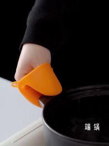 Cặp Miếng Nhấc Nồi Silicon Chịu Nhiệt Tốt Có Móc Treo Đồ Nhắc Nồi Chống Trơn Trượt Chống Nóng Tiện Dụng Trong Nhà Bếp. - BUM STORE