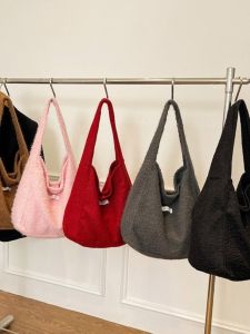 กระเป๋าสะพายไหล่ผ้าขนแกะหนามิตซูบิชิ 2024 สำหรับผู้หญิง กระเป๋าถือความจุขนาดใหญ่ ทรงหัวเข็มขัดแบบลำลอง ฤดูใบไม้ร่วง/ฤดูหนาว