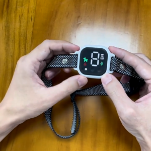 ปลอกคอไฟฟ้าช็อตกันเห่าแบบใหม่พร้อมหน้าจอสี ปลอกคอฝึกสุนัขแบบสั่น ปลอกคอหยุดเห่าอัตโนมัติ