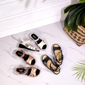 Fashionable womens sandals ， soft solecomfortable non slip wear-resistant  imitation belt upper casual and versatile sandals