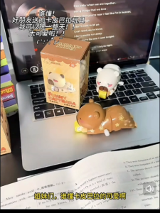 Random Kuromi & Capybara Childrens Clockwork Toy Fun Gifts Cartoon Toys Push Wind Up Toys 酷洛米卡皮巴拉机械发条跳跳玩具 *READY STOCK*