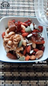 Trail Mix Complete Neo 1kg (Almondwalnutsunflowerpumkinmentechia seedgojiberrycranberrydark raisingolden raisin)