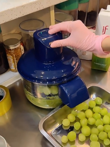 เครื่องปอกเปลือกองุ่นไฟฟ้าอัตโนมัติ เครื่องกําจัดผิวหนังแบบแฮนด์ฟรีสําหรับผลไม้เบอร์รี่เครื่องมือเตรียมผลไม้ปอกเปลือกความพยายาม เครื่องปอกผลไม้ไฟฟ้า การชาร์จ USB ใช้ในบ้าน การปอกเปลือกองุ่นด้วยไฟฟ้า แบบพกพา