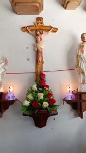 Bộ bàn thờ công giáo kệ sole nâu Kt kệ ngang 30cm tượng Mẹ và Thánh màu trắng 50cm - composite