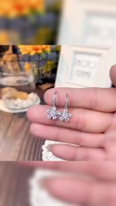 Huitan Hoa Lấp Lánh Tòn Ten Bông Tai Nữ Full Trải Phủ Pha Lê CZ Hình Học Trang Sức Thời Trang Tinh Tế Phụ Kiện Sang Trọng