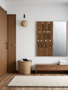 MYSEASON | Integrated Walnut Wood Coat Stand with Mirror