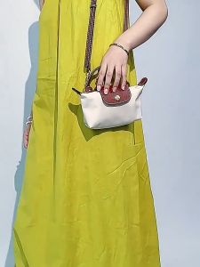 Mini Nylon Dumpling Bag: A Compact Travel Phone Accessory