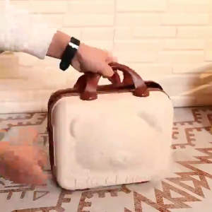 กระเป๋าเดินทางแฟชั่น ลายหมีริลัคคุมะ ความจุขนาดใหญ่ 14 นิ้ว แบบพกพา พร้อมตัวล็อครหัสผ่าน