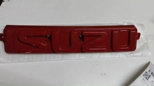 ตราหน้ากระจัง โลโก้หน้ากระจัง สีแดง ISUZU D-Max 2024 แท้ศูนย์100%