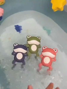Wholesale-OEM Baby Shower Clockwork Cute Animal Swimming Frog When Baby Bath In Bathroom Baby Water Toy Kids Clockwork Bath Toys Bathroom Toys