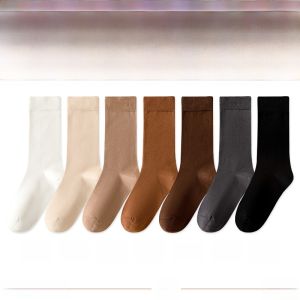 ถุงเท้าผู้หญิงถักยาวคอตตอนผสมผ้าฝ้ายเนื้อหนาสีดำ ถุงเท้าผู้หญิงฤดูใบไม้ร่วง ฤดูหนาว ความยาวถึงเข่า ไร้กระดูก อบอุ่น ระบายเหงื่อได้ดี