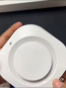 เครื่องตรวจจับควันพร้อมลำโพงใช้พลังงานจากแบตเตอรี่ (9V) - เครื่องตรวจจับควันสามารถรับการแจ้งเตือนผ่านแอปพลิเคชัน