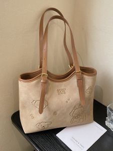 กระเป๋าถือทรงหัวใจขนาดใหญ่ความจุขนาดใหญ่สำหรับผู้หญิง 2024 กระเป๋าสะพายไหล่แบบลำลองสไตล์ใหม่ กระเป๋าถือหนัง PU ทรงหัวใจ