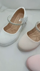 9204 รองเท้าคัทชูแฟชั่น ส้นสูง2 นิ้ว เด็กหญิง สายคาดประดับเพชรสวยงาม ไซส์ 26-36 มี4 สี ขาว ครีม ดำ และ ชมพู