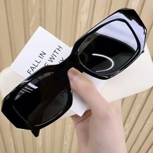 จัดส่งจากจีน [2025] แว่นกันแดดรูปหลายเหลี่ยมไม่สม่ำเสมอแบบยุโรปและอเมริกาสำหรับผู้หญิง แว่นกันแดดป้องกันรังสี UV สไตล์เรสำหรับผู้ชาย สไตล์โพลาไรซ์สำหรับขับรถ 8333.1
