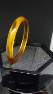 品相完美非常稀有精美的人造龙鳳黄 玛瑙手镯（龙鳳品相是刻在内部(宽0.8cm*外径7cm *内径6cm *18 Gram)Very Beautiful and Rare Yellow Agate Dragon and Phoenix Image Bangle