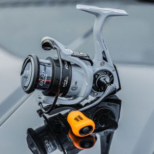Lightweight High-Strength Metal Straight Handle Spinning Reel Gray-White Tones Competition Grade without Gap for Fishing Gear