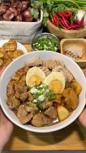 ขายหนัง ก๋วยจั๊บ พะโล้ เส้นใหญ่ เส้นสด 1 ห่อ มีหมูยอในซอง จัมโบ้ 6x9 นิ้ว หนัก 150 กรัม รูปที่ดี ใหญ่ ในท้องตลาด หมายเลข 150 กรัม