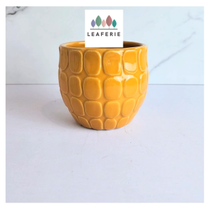 The Leaferie Melka Flowerpot . flowerpots . flower pot . plant pots . planter . planters . Ceramic