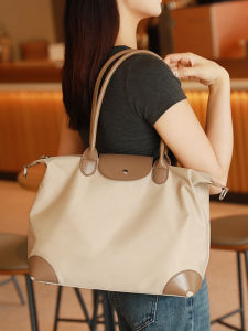 2025 New Womens Commuter Tote Bag Large Capacity Simple Retro Handbag Nylon Crossbody Bag Soft Oxford Fabric Spring Season