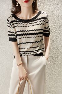 Retro Wavy Stripes Women T-shirt