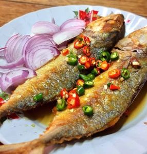 ปลาทูเค็มโบราณเนื้อแข็งไปม่เละ 1แพ็ค6ตัวตัวใหญ่5ตัว