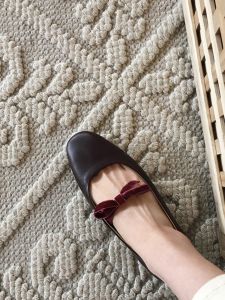 รองเท้าบัลเลต์หนังแท้ทรงสี่เหลี่ยม รองเท้า Mary Janes ทรงหัวมน รองเท้าส้นเตี้ย สไตล์วินเทจ สีแดง รองเท้าส้นหนา รองเท้าแฟชั่นสำหรับผู้หญิง