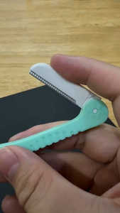 Foldable Eyebrow Razor | Pisau Cukur Kening Lipat | Facial Hair Remover | Brow Trimmer Safe Blade | CHIC&CO.