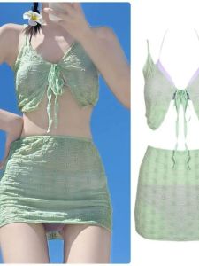 ชุดว่ายน้ำสองชิ้นคอวีแขนสั้นผ้าโพลีเอสเตอร์สำหรับผู้หญิงในฤดูร้อนปี 2024 กระโปรงสั้นแบบสวมหัว