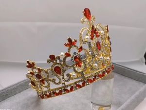 Aksesoris Pernikahan untuk Wanita: Mahkota Tiara Pengantin Elegan