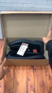 Sepatu Kerja Kantoran Slip On Buat Kondangan Full Black Kekinian - Leather Shoes Semi Formal Keren Warna Hitam Casual Bisnis Santai