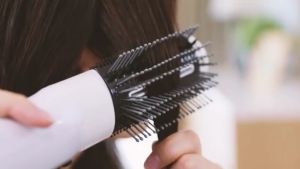 Lược điện sấy và tạo kiểu tóc TESCOM NBIC32 – Ion âm tinh dầu hoa trà thương hiệu Nhật Bản (sản xuất tại Trung Quốc)