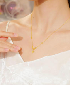 ZHOU LIU FU 周六福 สร้อยคอจี้ทอง 75% 18K Four-leaf Clover Necklace Golden Beads Trendy Chain Necklace for Women 40+5CM C0621037