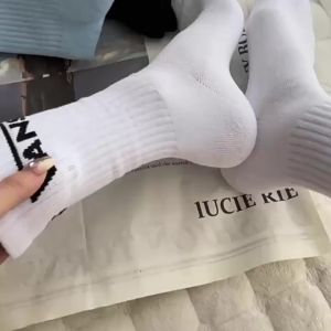 Combo 3 đôi Tất Vanz thể thao cao cổ chất đẹp Vớ Van cổ cao dệt kim chất liệu cotton có đệm bàn chân thấm hút mồ hôi