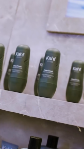 Kahf Antiperspirant Deodorant Roll On 45 ml Anti-Staining - Deodorant Pria | Man Corner