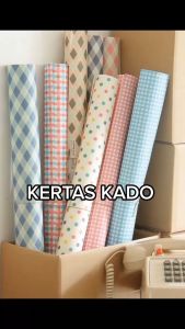 BUNGKUS KADO MOTIF RANDOM UNTUK MEMBUNGKUS PAKETAN WINSHOPSOLO