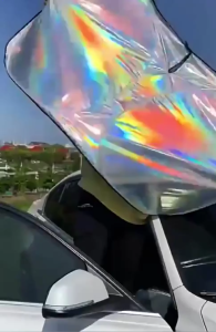 【หนาพิเศษ ใช้50ปีไม่เสีย】ร่มกันแดดในรถ กัน UV UPF200+คุณภาพสูง ม่านบังแดด นำเข้าจากเยอรมนี ที่บังแดดในรถยนต์ บังแดด กันร้อนกันแดด บังแดดรถยนต์ ติดพอดี100% ขนาดใหญ่ แผ่นม่านบังแดดรถยนต์ สะท้อนแสงแดด แบบพับได้ บังแดดหน้ารถ แถมกระเป๋าหนัง ร่มบังแดดในรถ