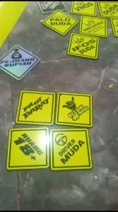 Akrilik Gantungan Kaca Mobil dan Truck Variasi Bebas Custom Decal Store 02