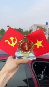 Bộ cờ trang trí taplo ô tô bàn làm việc Tôi Yêu Việt Nam tặng kèm tinh dầu nước hoa cao cấp