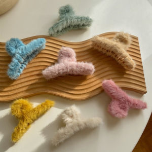 Soft Furry Warm Faux Fur Hair Clip Cross Plush Hair Claw Clips for Women Love Heart Shark Clip for Hairstyling Tools Korean HairPin Hair Accessories