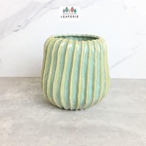 The Leaferie Gotilda plant pots. Ceramic flowerpot . flowerpots . flower pot . planter . planters