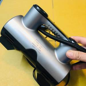 Bơm xe Toyota rất tiện lợi đa năng dễ sử dụng