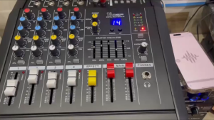 Mixer Liền Công Suất PMX 402D Bàn Trộn 4 Kênh Micro 2 Đầu Ra 600W 16 Hiệu Ứng DSP 48V Tích Hơp Lọc Tiếng EQUALIZER Micro Thu Âm Hỗ Trợ Kết Nối Bluetooth USB Thẻ Nhớ Bảo Hành 12 Tháng.